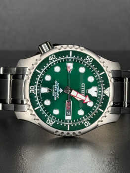 Citizen Promaster Diver Automatik Titan NY0100-50X (grünes Zifferblatt, grüne Lünette)