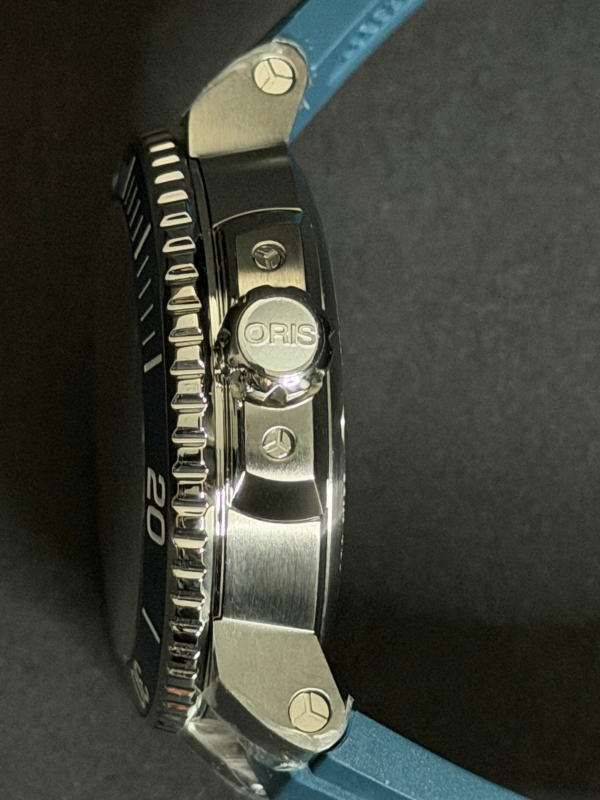 Oris Aquis Small Second Date 01 743 7733 4155-07 4 24 69EB