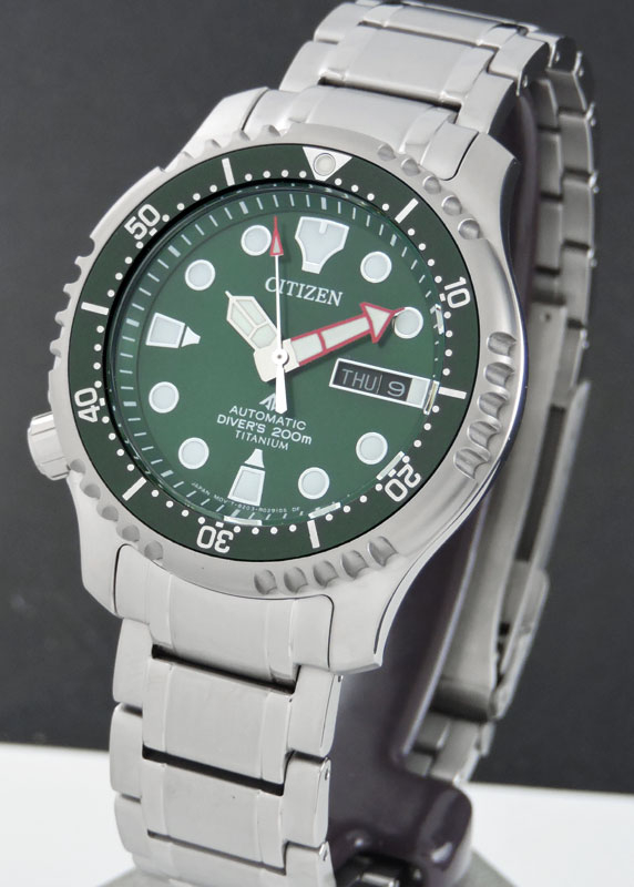 Citizen NY0100-50X Orologio Uomo Automatico, Quadrante Verde, Cinturino In Titanio, 20 Bar